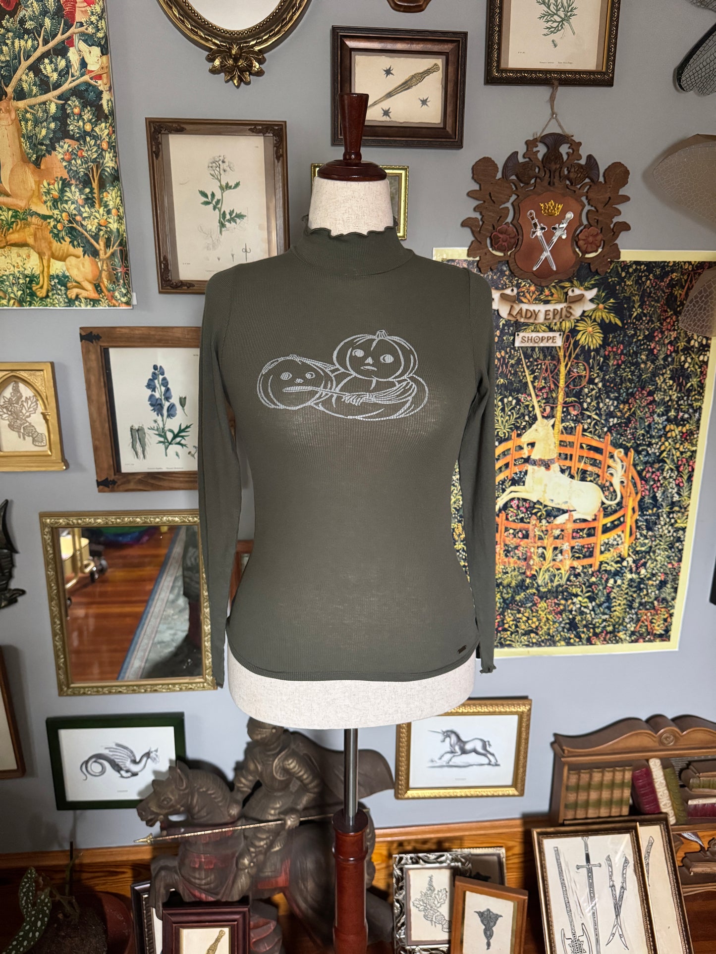 Skelly Crafts Top