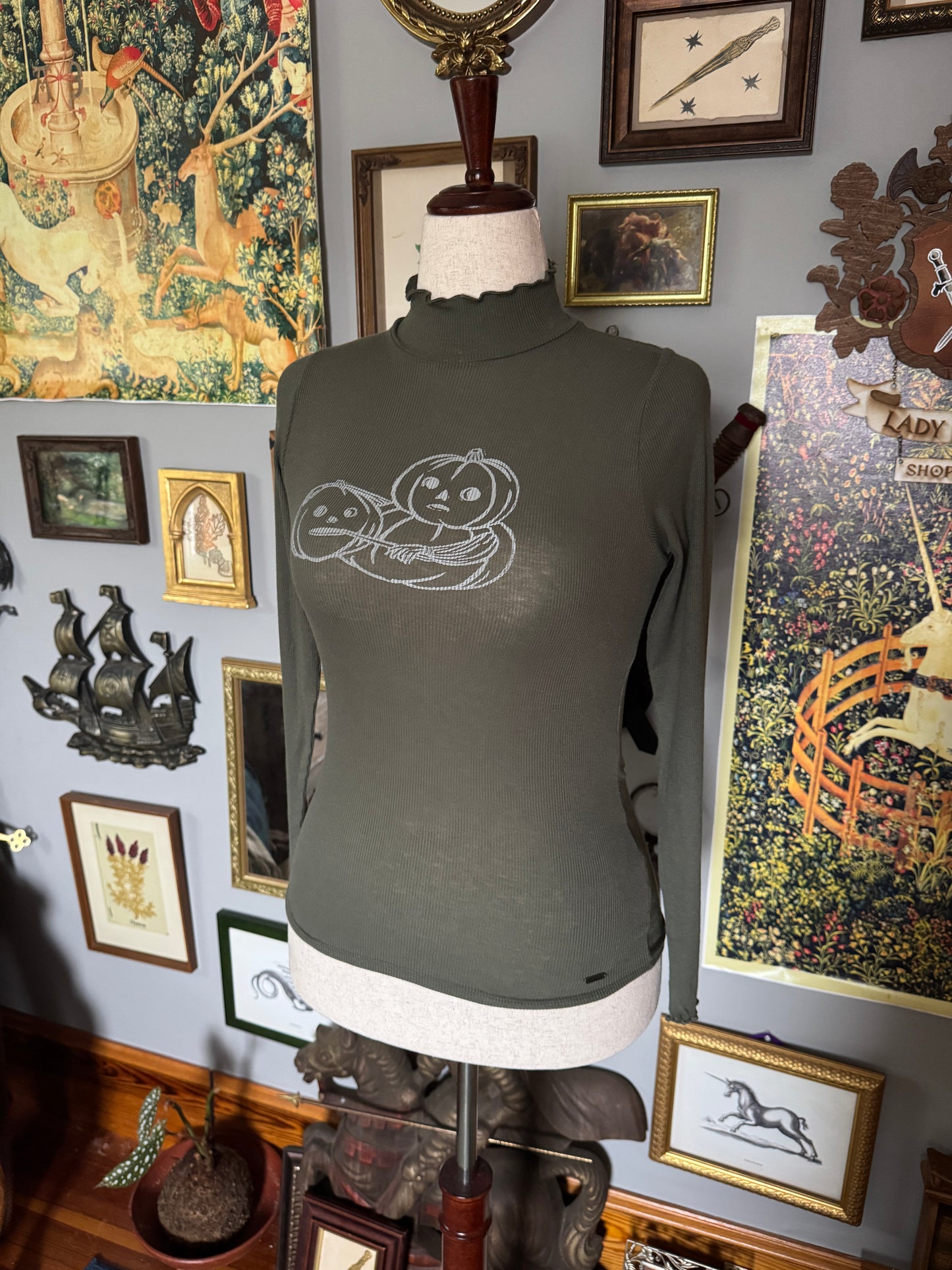 Skelly Crafts Top