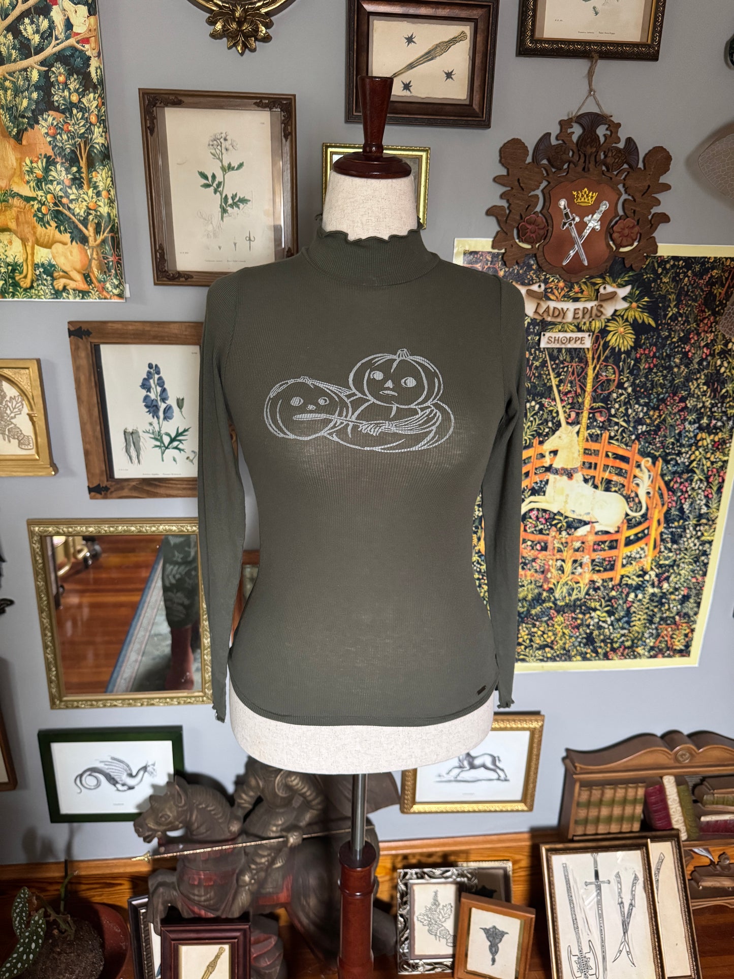 Skelly Crafts Top
